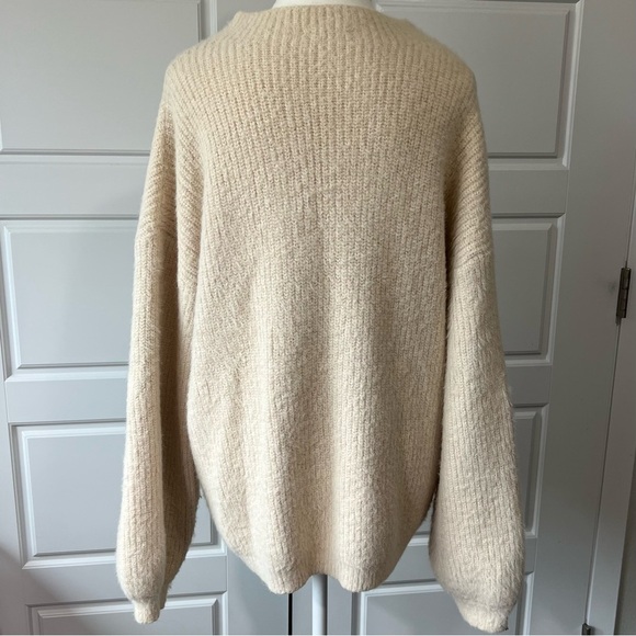 ShowPo Women’s MD‎ Soft Cozy Baggy Cream Sweater - Picture 3 of 6